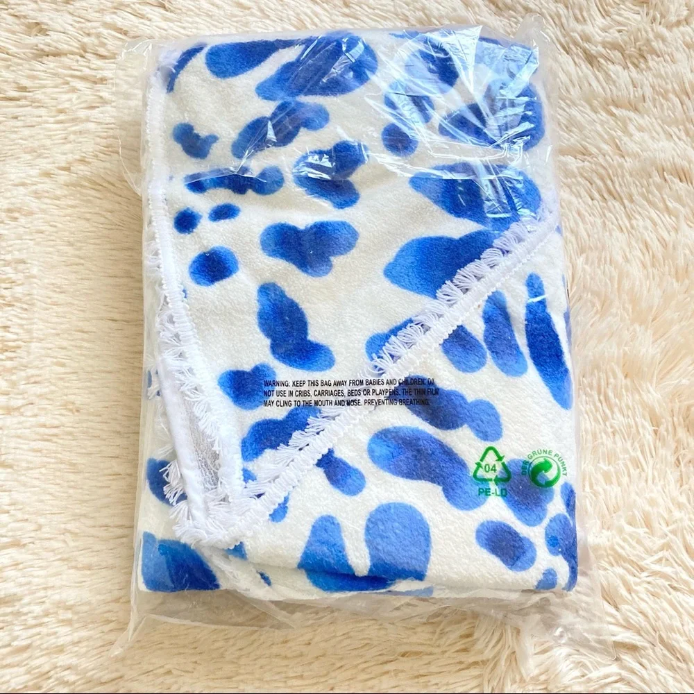 Enchante Home Large Indigo Round Beach Towel NWT